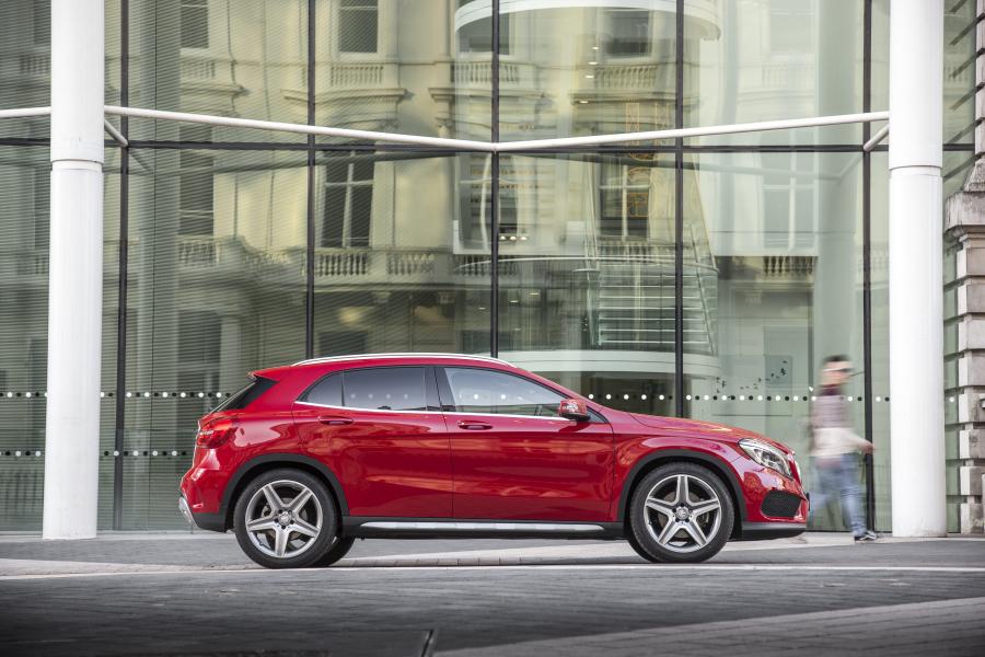  Mercedes-Benz GLA250 AMG 2014 года  (UK) (фото 15 из 52)